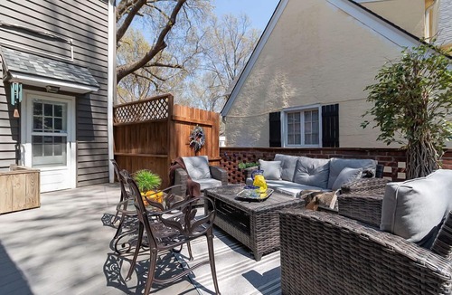 Topeka House | Spacious House w/King Bed—Near Washburn & Capital