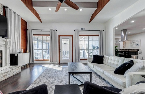 Houston House | Spacious Houston Retreat, 17 Mins to Downtown, Perfect for Groups & Celebrations