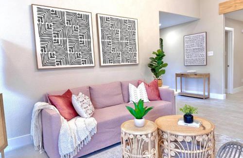 Barker House | Spacious Katy Home, Firepit Backyard, Sleeps 10 - GN