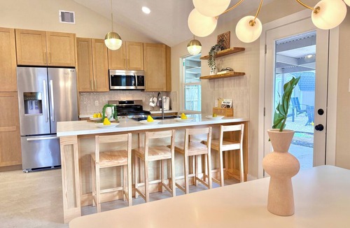 Barker House | Spacious Katy Home Firepit Backyard Sleeps 10