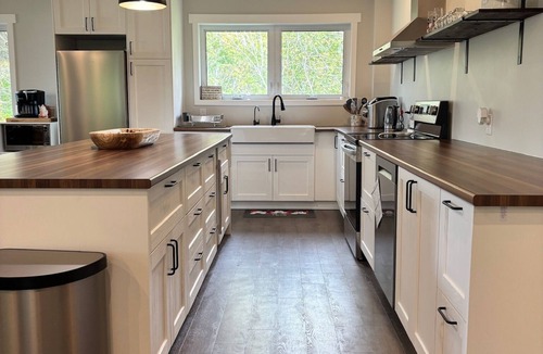 Manigotagan Cabin | Spacious Lakefront Cabin in Private Gated Community