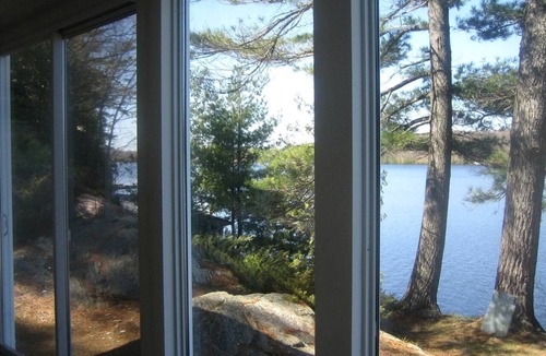 Frontenac House | Spacious Lakefront Cottage Rental for Group Getaway on a Resort near Kingston, Ontario
