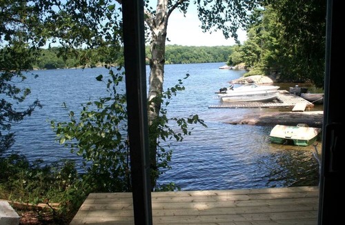 Frontenac House | Spacious Lakefront Cottage Rental for Group Getaway on a Resort near Kingston, Ontario