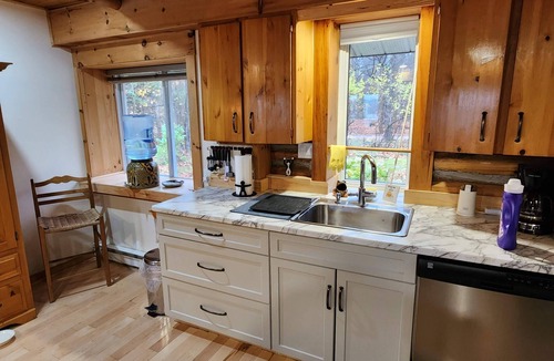 Coboconk Cottage | Spacious Log Cabin, Ready for Fall and Thanksgiving!