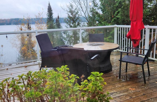 Coboconk Cottage | Spacious Log Cabin, Ready for Fall and Thanksgiving!