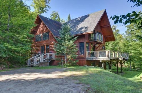 Lac Superieur Village Ski Chalet | Spacious log cottage Resort access