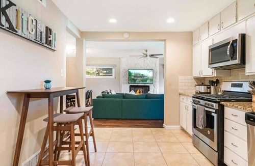 Irving House | Spacious Luxurious House, Big Groups and Pool