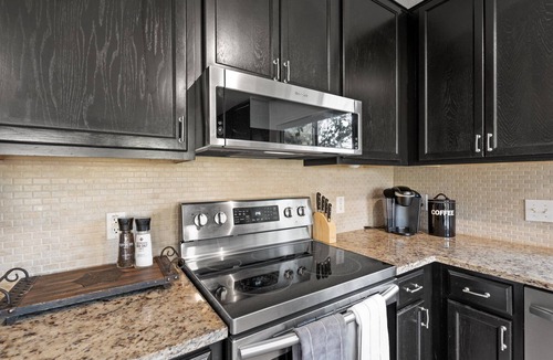 McKinney House | Spacious Luxury Austin Home | 10 min to Downtown and Airport
