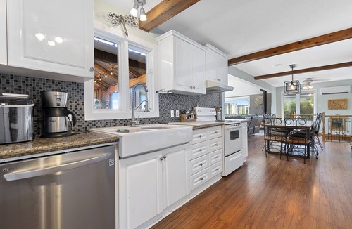 Saint-Andre-Avellin House | Spacious modern waterfront cottage with private beachfront
