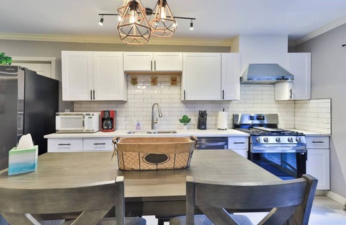 Central Arlington House | Spacious Modern 3BR Retreat—Family-Friendly Comfort & Large Shared Yard