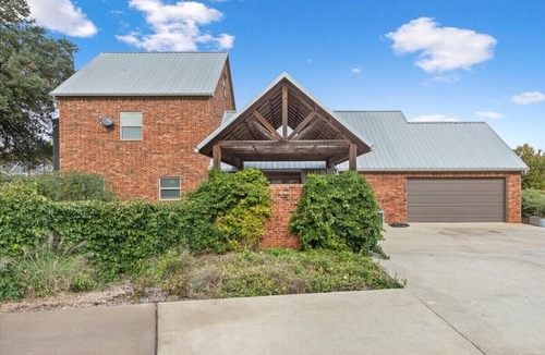 Waco House | Spacious modern 4 bedroom house -downtown Waco near Silo District