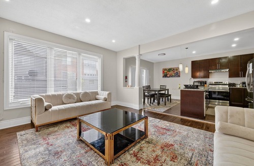 Halton Regional Municipality House | Spacious Modern 5BR Home | Sleeps 14 | Family home