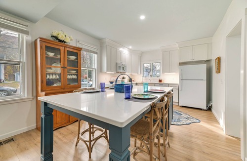 Naples Cottage | Spacious Naples Vacation Rental w/Private Hot Tub