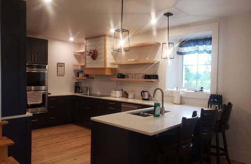 Desboro House | Spacious, Newly Refurbished Cozy Farmhouse on 100 acres