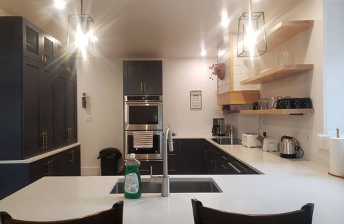 Desboro House | Spacious, Newly Refurbished Cozy Farmhouse on 100 acres