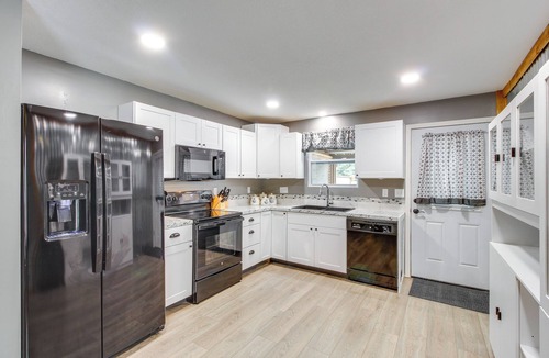 Grantville House | Spacious Ozawkie Home - Near Lake Perry!
