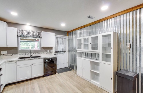 Grantville House | Spacious Ozawkie Home - Near Lake Perry!