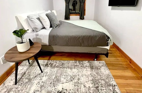 Vieux-Rosemont Condo | Spacious, quiet & super clean with A/C and private parking !