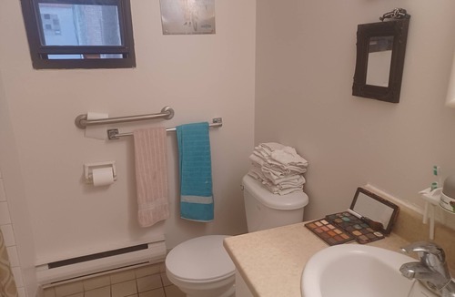 Parc Extension Apartment | Spacious renovated 2 1/2 sleeps 3