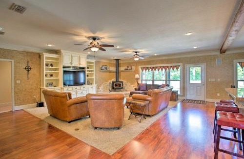 Lindale House | Spacious Stallion Lake Ranch Home w/Patio
