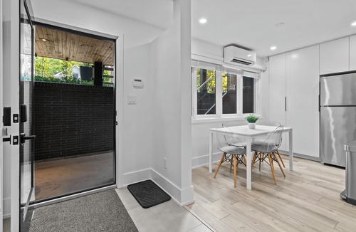 Lambton House | Spacious & Stylish Walk-Out - SuperHost