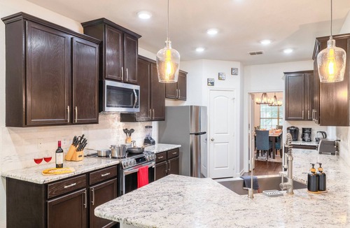 Little Elm House | Spacious, Universal Kids< 10mins, Gameroom, 18 ppl