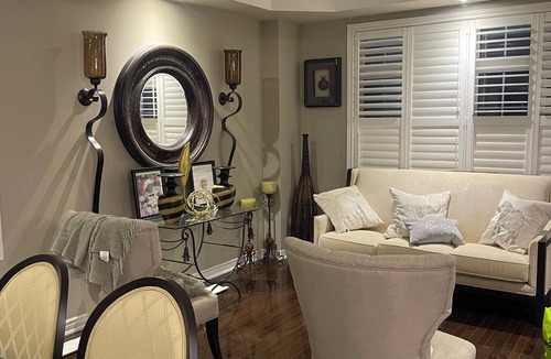 Brampton House | Spacious upscale suburban house