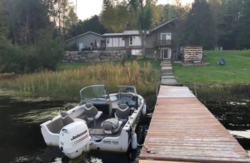 Monetville House | Spacious Waterfront in the French River