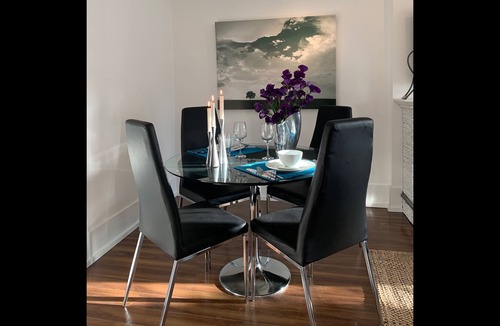 Beasley House | Spacious, Well-designed 2F Private Apt w/ KIT Pkng WIFI Cbl - Hamilton, Downtown