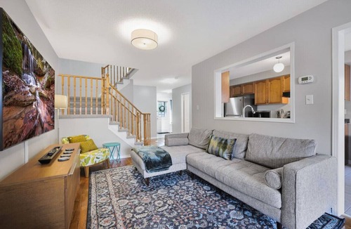 Whitby House | Spacious Whitby Haven: 3BR Home + Parking