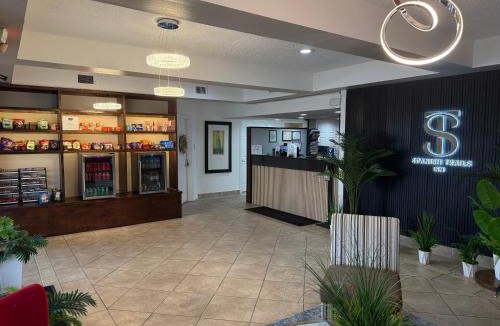 Bonanza Hotel | Spanish Trails Inn - Laredo Hotel
