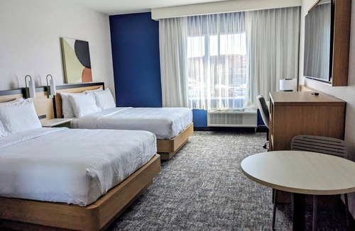 Brossard Hotel | Spark by Hilton Montreal Brossard