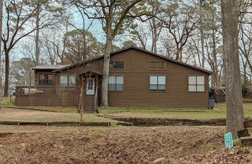 Scroggins House | Sprawling 3-bedroom house in delightful Scroggins with WiFi, AC and lakeview