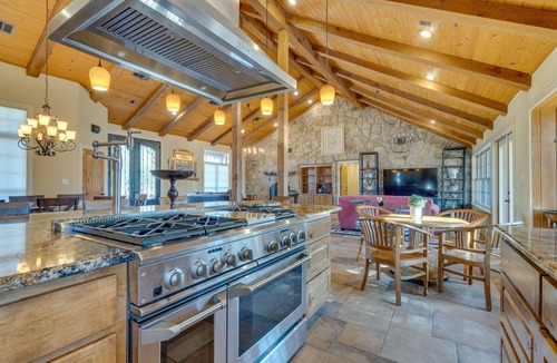 McNeil House | Sprawling Leander Home w/Game Room!