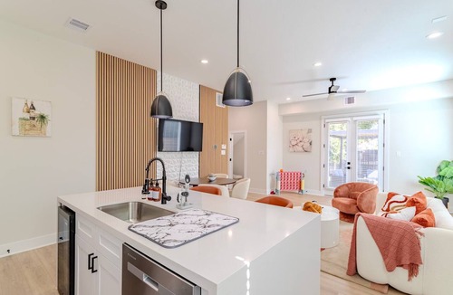 Spring Branch Central House | Spring Branch 3BR - Mins to CityCentre