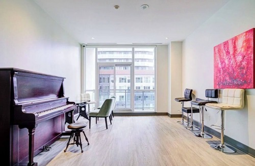Downtown Mississauga Condo | Square One Luxury Condo Pool Hot Tub Skyline Views
