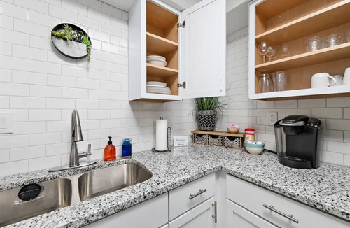 Lawrence Apartment | Stallion 2bedroom 1bath w/Free Parking and Wi-Fi Peaceful and Clean Book now!