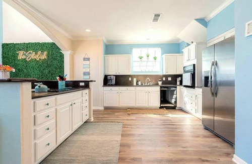 Surfside Beach House | Starfish Beachfront Swim-Up with HOT TUB
