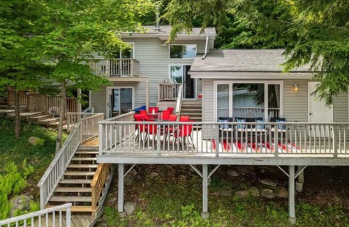 Muskoka Lakes Cottage | Starlink, Firepit, 2x Living Rm Muskoka Waterfront