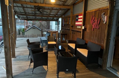 Willis House | Stay at a Modern Home on Lake Conroe/Willis Texas