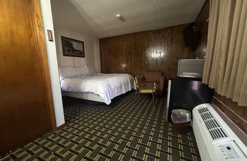 Broken Bow Hotel | Stay in a Relaxed, Inviting Room Within Walking Distance of Sylvester’s Cafe