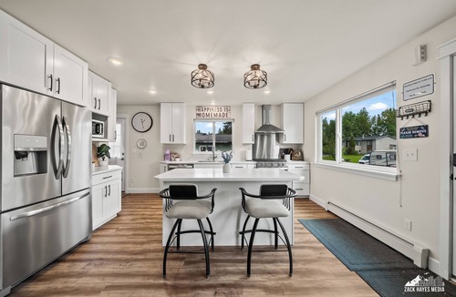 Bayshore - Klatt House | Stay Luxe - peaceful ANC getaway - king+queen bed