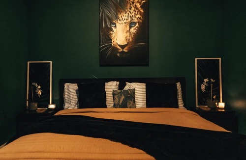 Oak Lawn Apartment | Stay Wild Designer King Suite Uptown Dallas