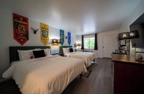 Eureka Springs Historic District Resort | Step into the Magic Room!