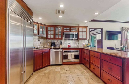 Wailua Condo | Step to the Ocean From a Tropical Condo with Lazy River & Gym