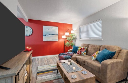 Central Arlington Apartment | Steps Away from the Heart of the FUN!AT&T Walkable