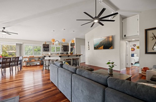 Kilauea House | STEPS FROM STUNNING MOLOAA BAY