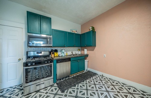 Oak Cliff Apartment | Steps to Bishop Arts, Private Yard + Pet-Friendly