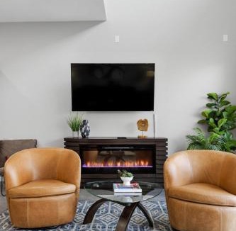 Fort Worth Cultural District House | Steps to Dickies Arena Lux Home Garage Parking