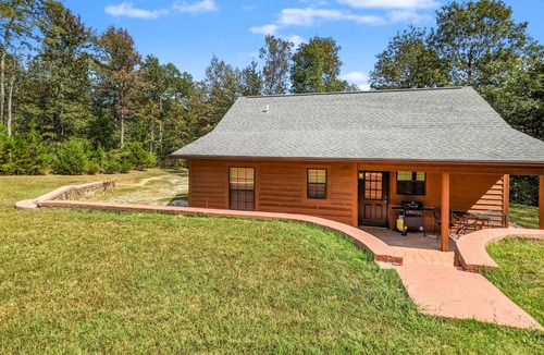 Pleasant Grove Cabin | Stone Cottage - with OPTIONAL Hot Tub